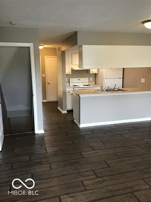 Building Photo - 6066 S Bay Dr