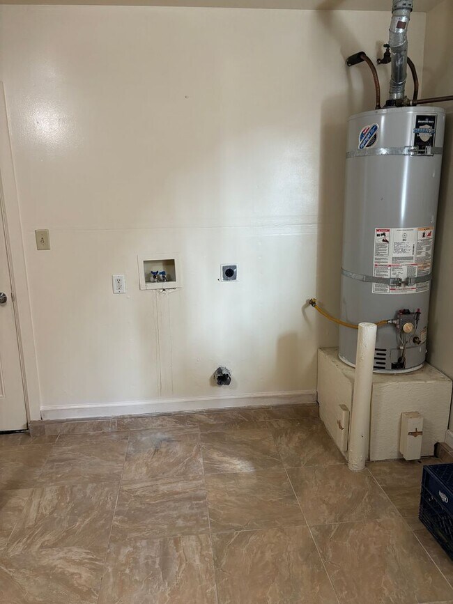 Building Photo - 3 B/R 2 BA Single Family Home in Live Oak AVAILABLE NOW!!