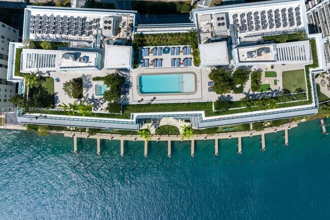 Building Photo - 9221 E Bay Harbor Dr