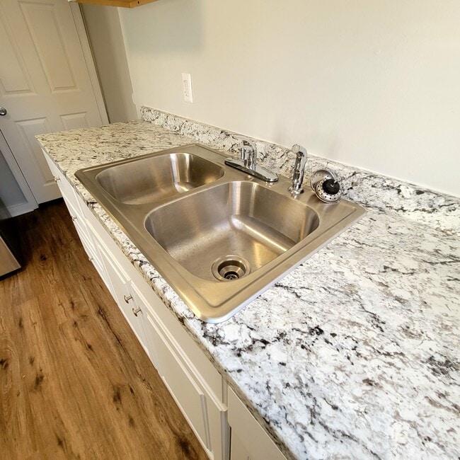 Building Photo - 221 S Highland Ave