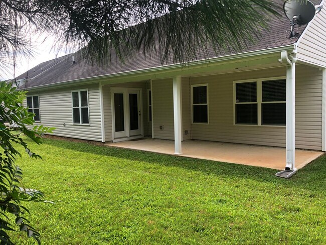 Building Photo - Ranch Home Located Minutes to Downtown Dallas