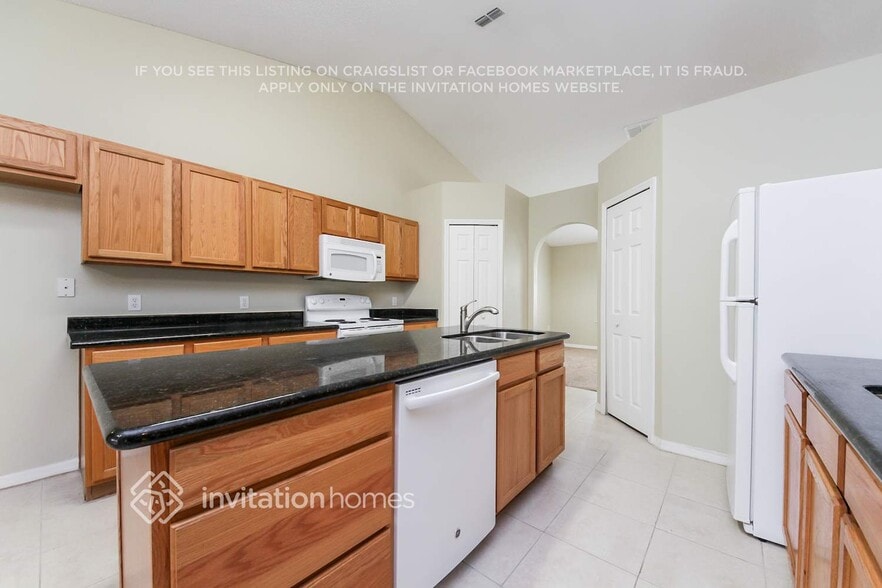 Building Photo - 1130 St Tropez Ct