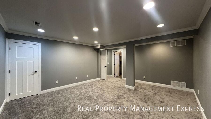 Building Photo - Spacious 5-Bedroom Home with Modern Update...