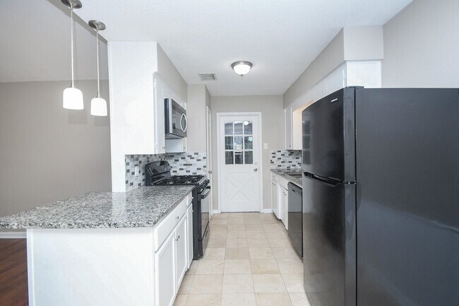 Building Photo - 710 Barnesville St