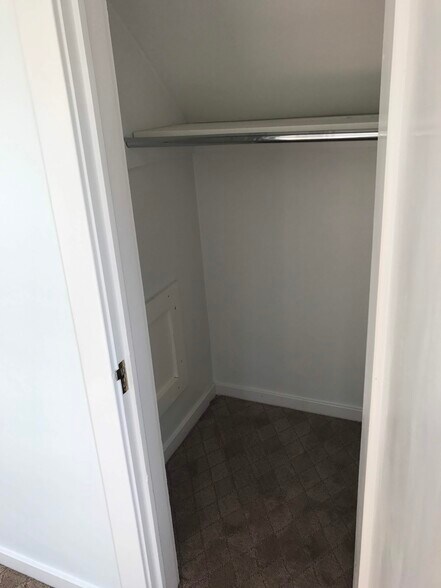 Closet - 213 S 100 W