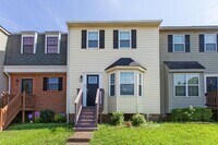 Building Photo - Spacious Williamsburg Townhome with Modern...