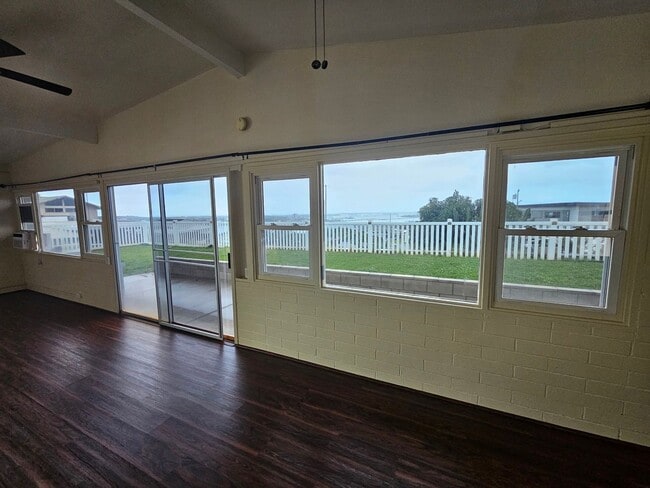 Building Photo - Spacious 3-Bedroom / 2-Bathroom Single-Family Home with Stunning Views – AVAILABLE NOW!