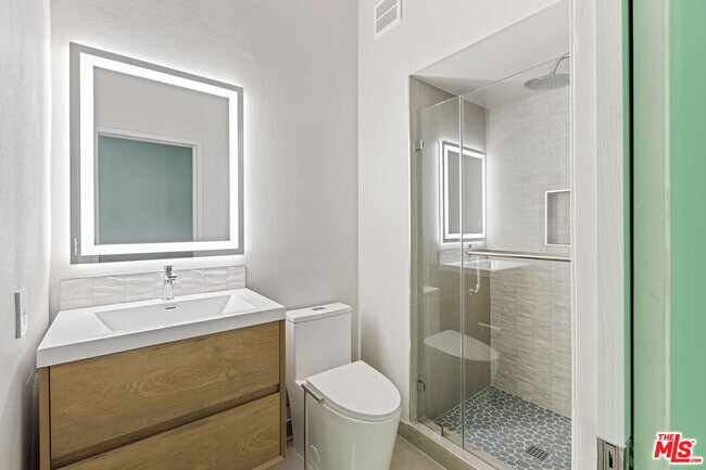 Building Photo - 1044 20th St