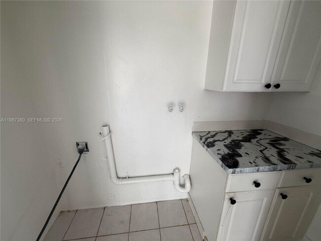 Building Photo - 311 SW 11th Ct