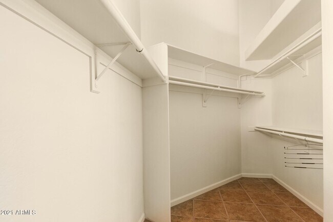Building Photo - 4734 N Brookview Terrace