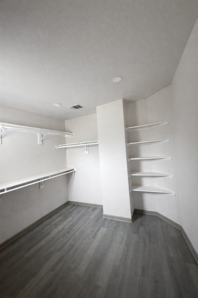Building Photo - 15565 Kurt Dr