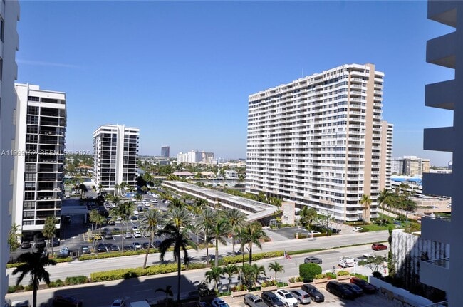 Building Photo - 2030 S Ocean Dr