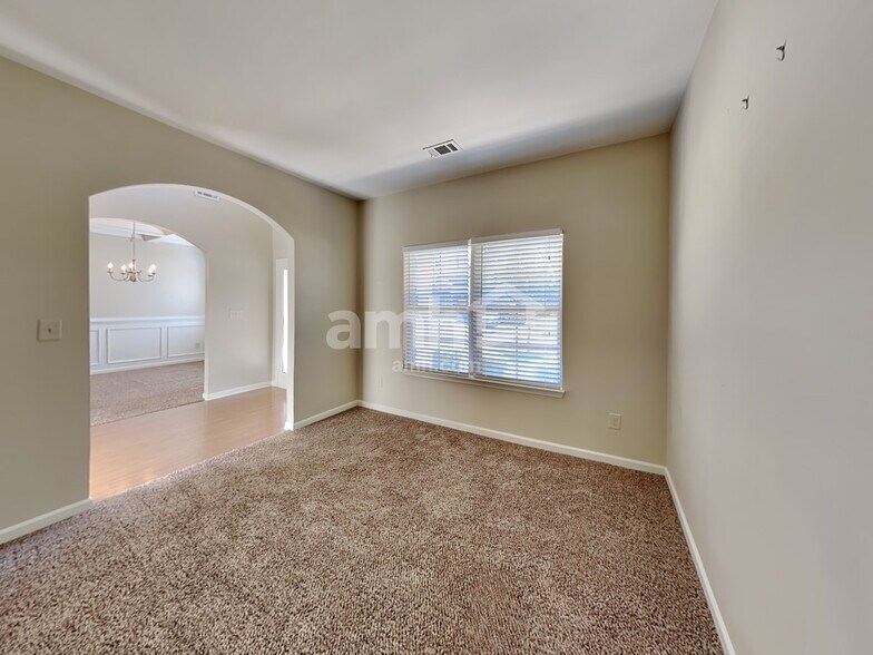 Building Photo - 812 Whitfield Oak Rd