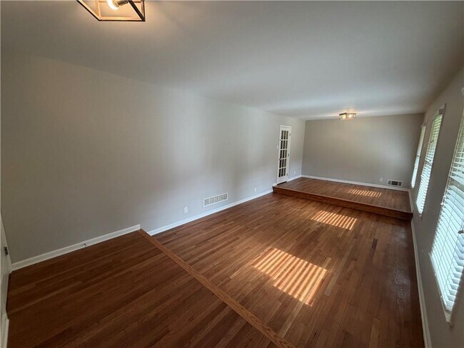 Building Photo - 412 Fielding Ln SW