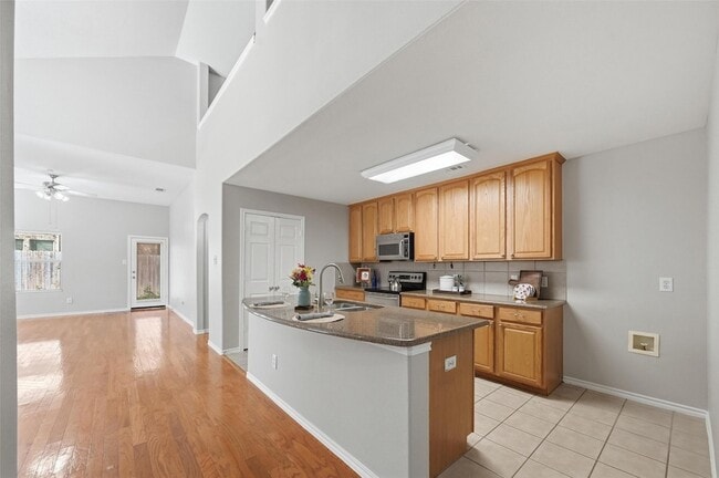 Building Photo - 9842 Wake Bridge Dr