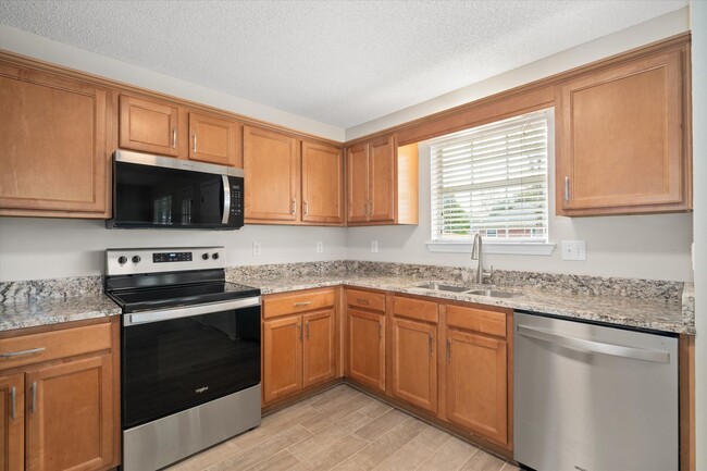 Building Photo - HEART OF DAPHNE LISTING!