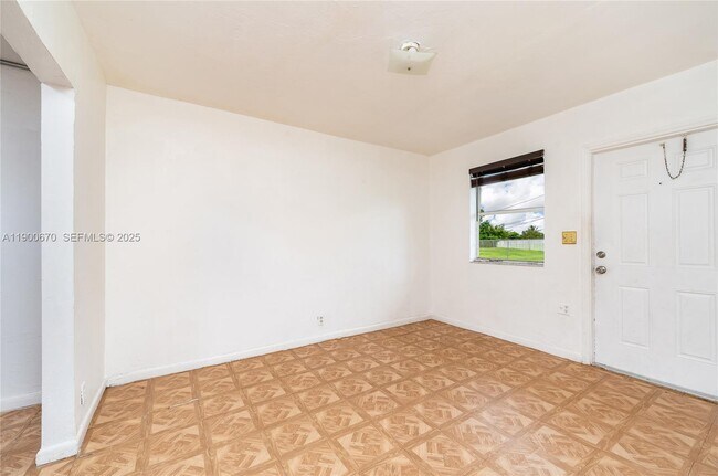 Building Photo - 10015 SW 170th Terrace