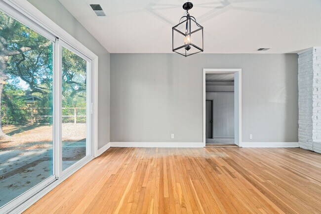 Building Photo - Peaceful Living in West Ashley!