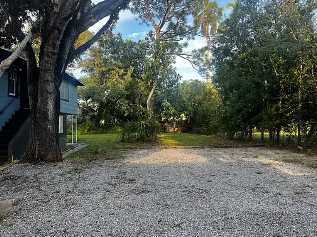 Building Photo - 1531 Hough St