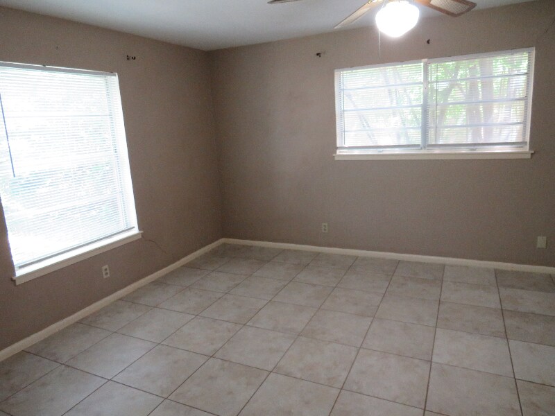 Building Photo - 9715 Nona Kay Dr