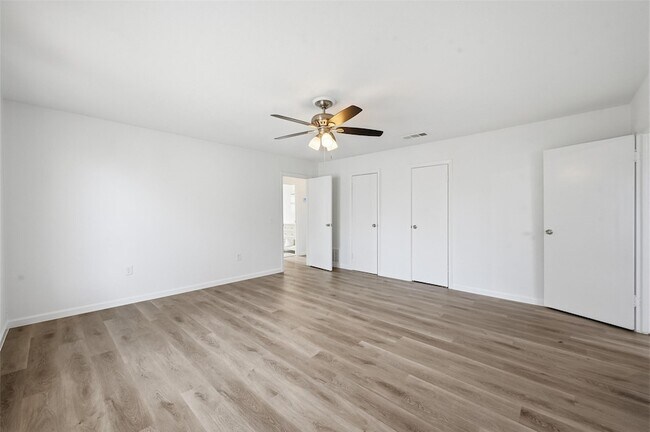 Building Photo - 418 Russell St