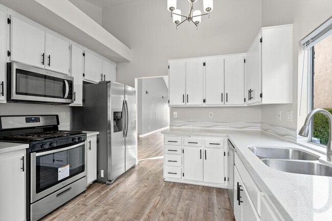 Building Photo - Charming 4-Bedroom Home with Stunning Views in Yorba Linda | AVAILABLE NOW