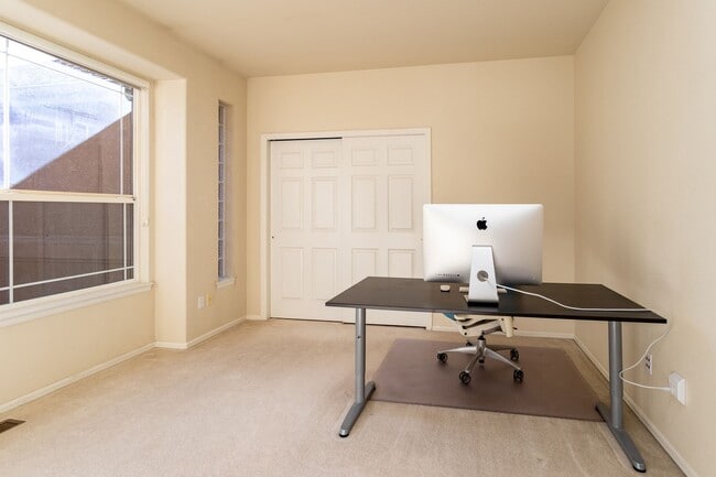 Building Photo - Peaceful University Park Home with Mountai...