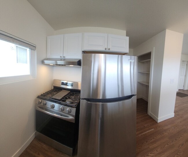 Building Photo - Views of Morro Bay in this cozy hillside cottage!