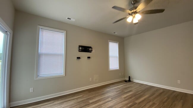 Building Photo - 304 Otis Cv Ln