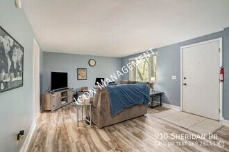 Building Photo - 910 Sheridan Dr
