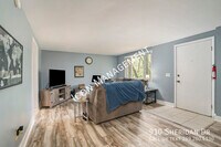 Building Photo - 910 Sheridan Dr