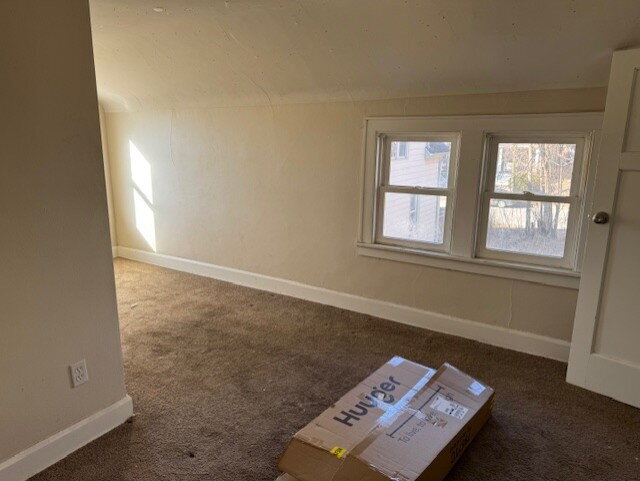 Primary Photo - 1 large bed 1 bath upper plus bonus room
