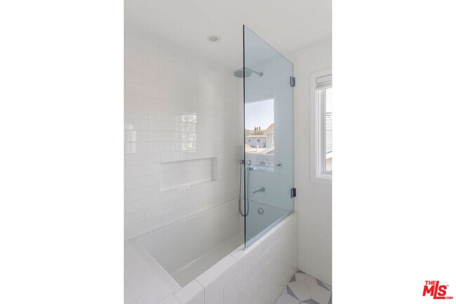 Building Photo - 4525 Melbourne Ave