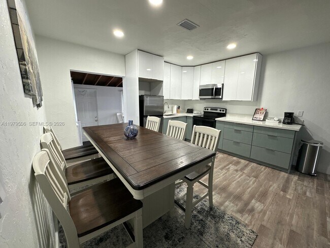 Building Photo - 1376 NW 41st St