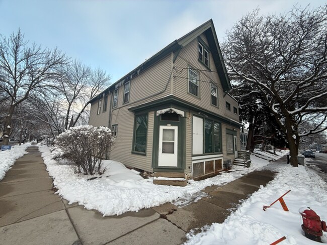 Building Photo - R&amp;R Investments East LLC