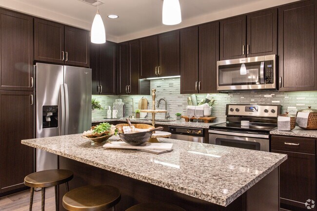 Building Photo - Luxury & Convenience in Houston!