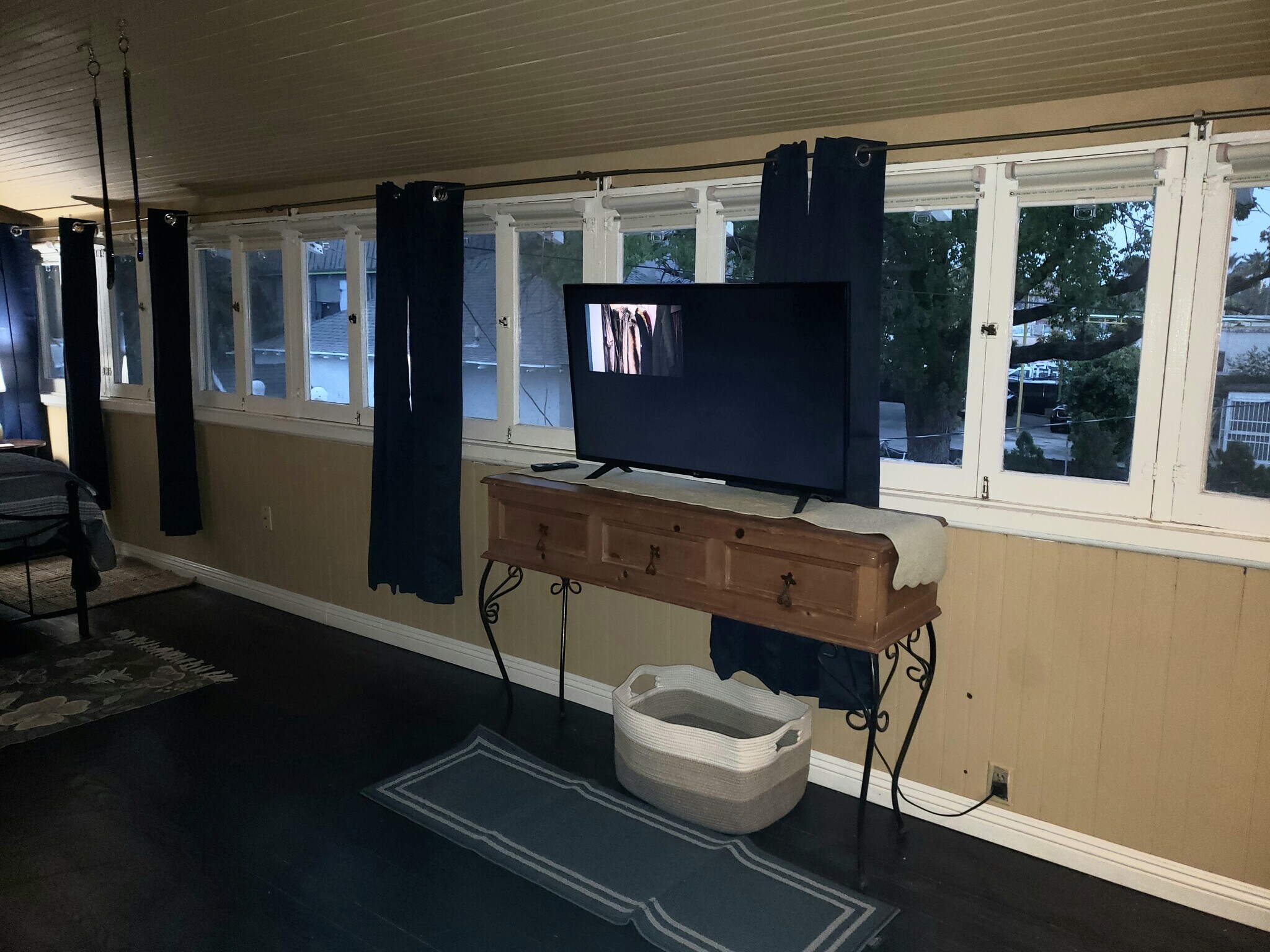 Sun Room $1275 - 2374 Mission Inn Ave