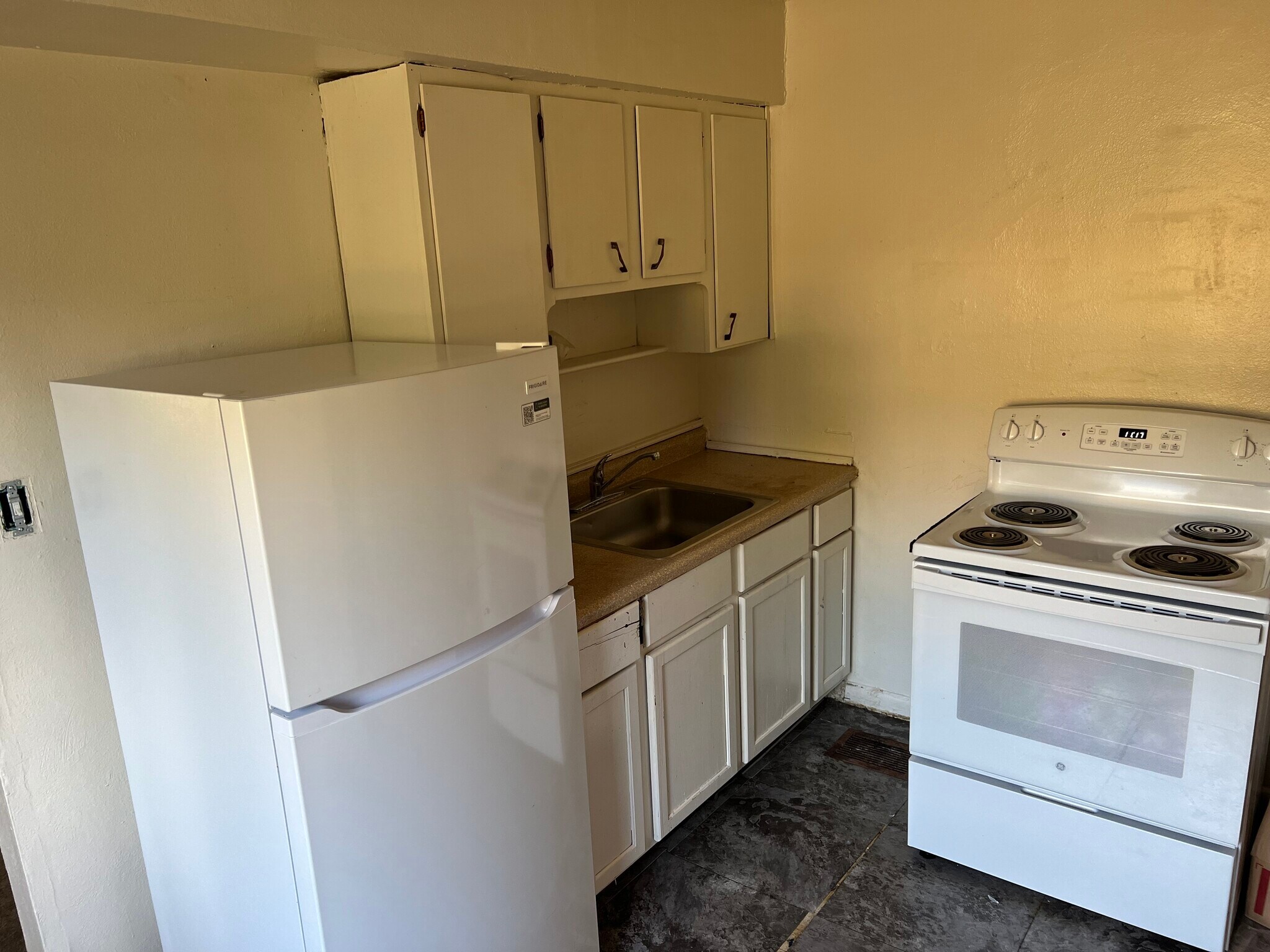 Building Photo - 1116 W Grand Ave