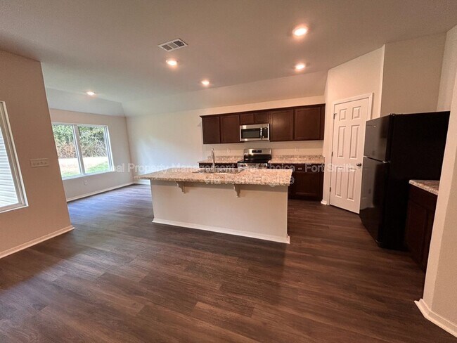 Building Photo - 10640 Cedar Wy