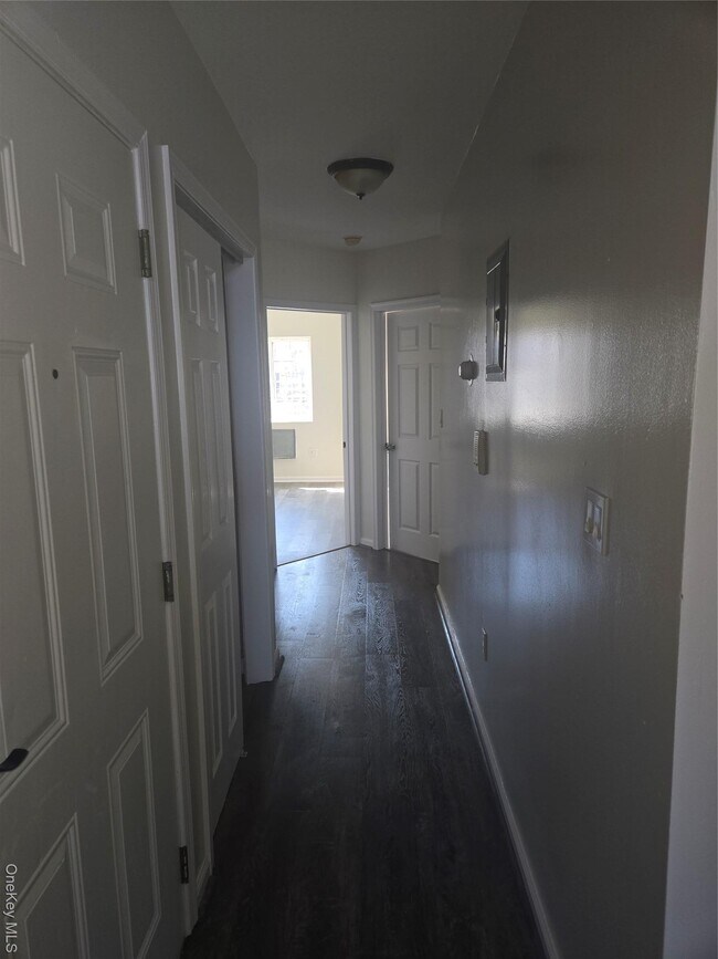 Building Photo - 404 E 54th St