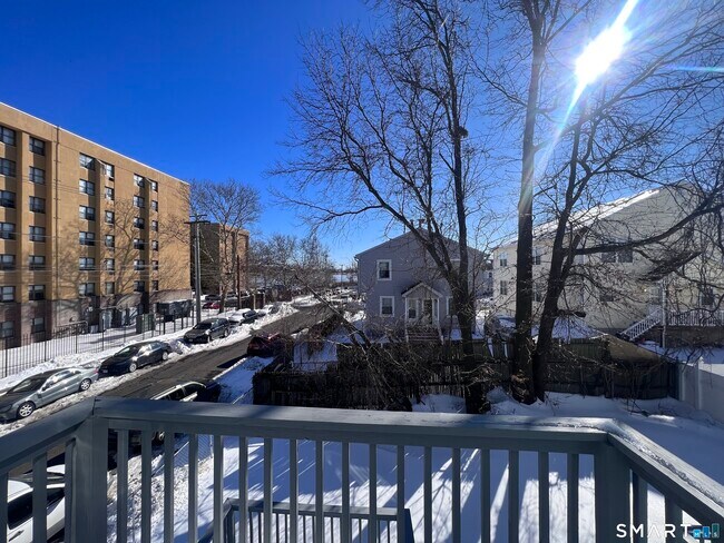 Building Photo - 93 Shell St