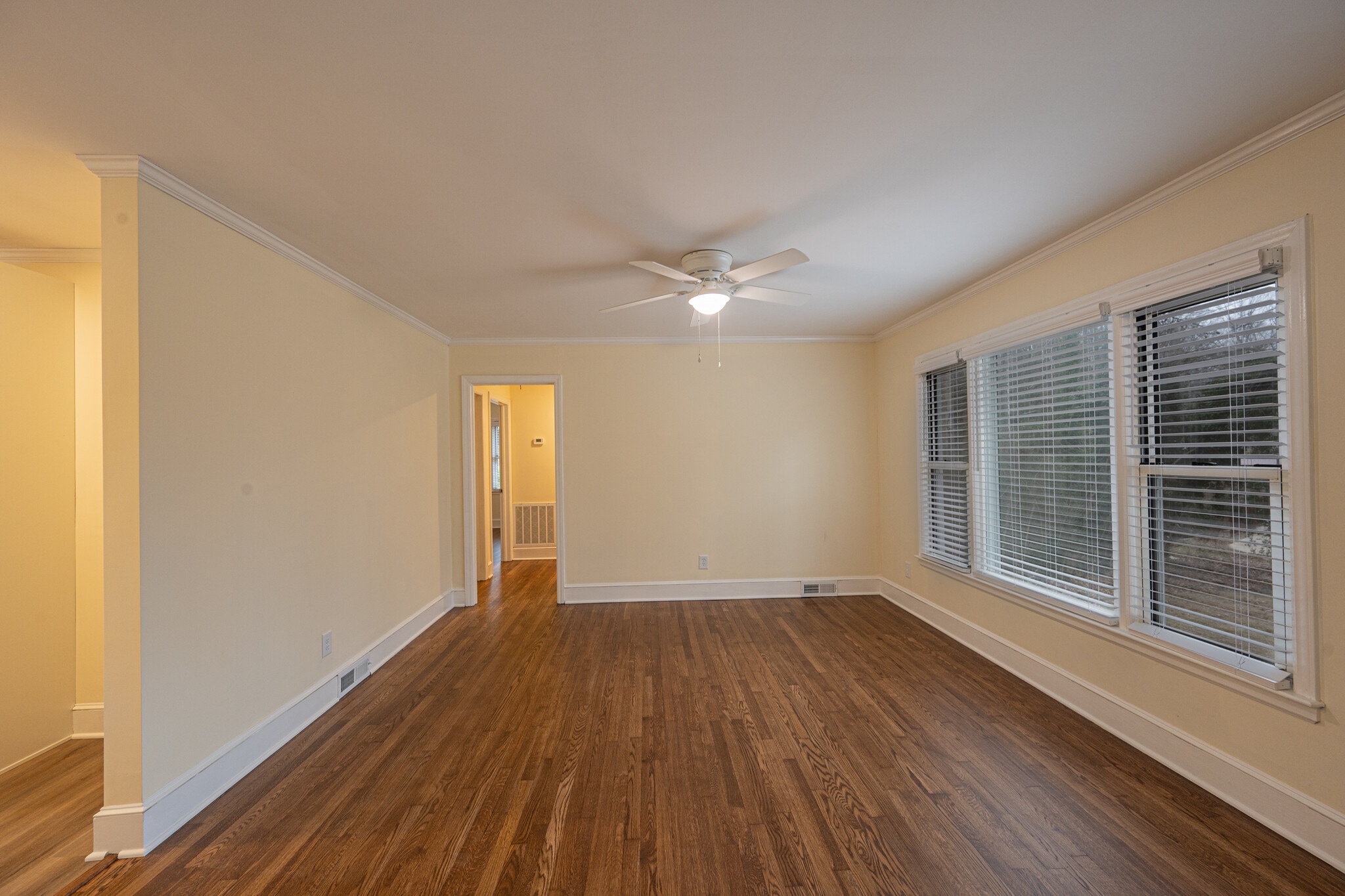 Living Room - 5000 Erickson Rd