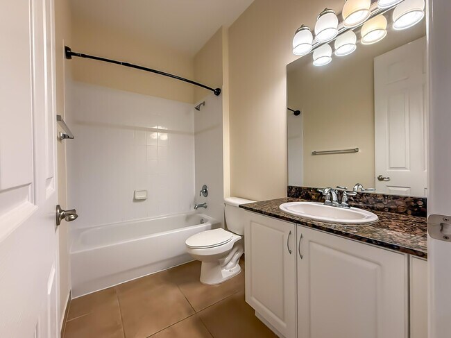 Building Photo - 6966 Julia Gardens Dr