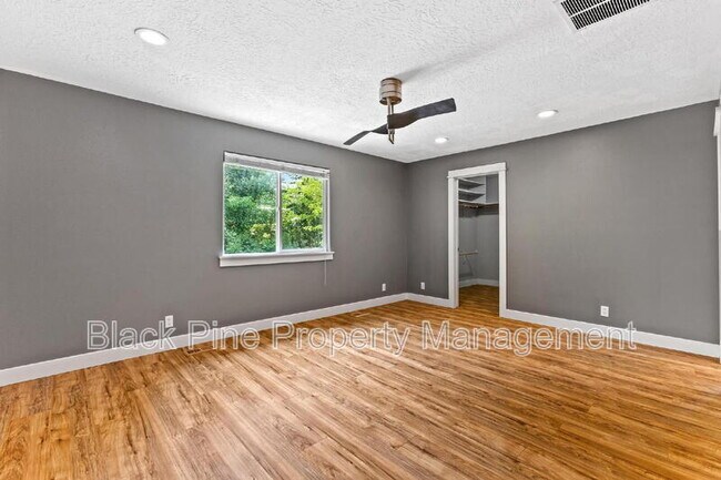 Building Photo - 6018 N Silver Maple Ave
