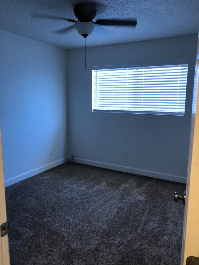 Building Photo - Oakdale Apartment