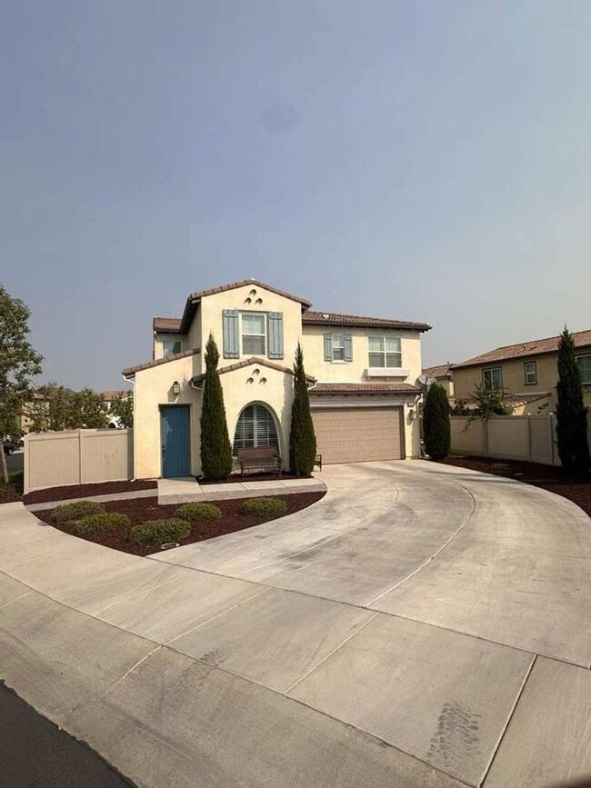 Building Photo - Large Rosetta Canyon 5 Bedroom 3 Bath Home...
