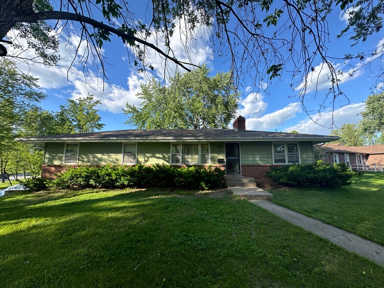 Primary Photo - 10400 E 79th St