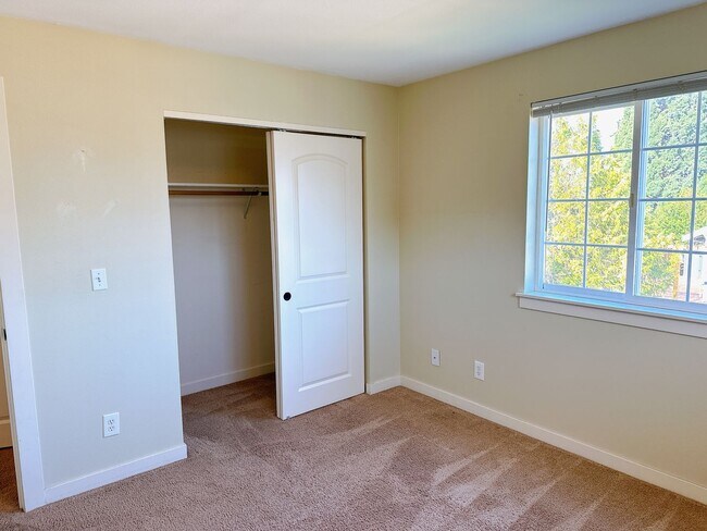 Building Photo - 3035/3037 Pacific St