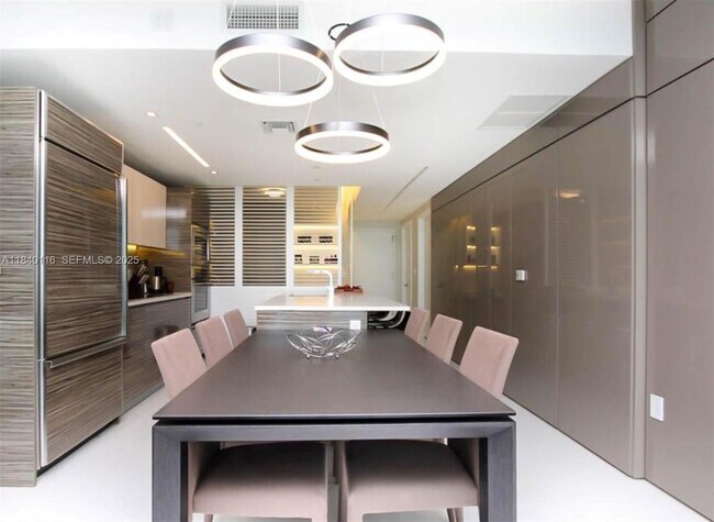 Building Photo - 460 NE 28th St