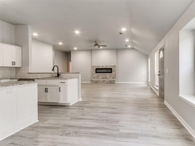 Building Photo - 5612 SE 87th St